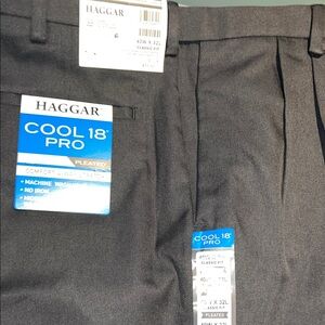 Haggar Cool 18 Pro Pleated Trousers in Gray Mens size 40 x 32